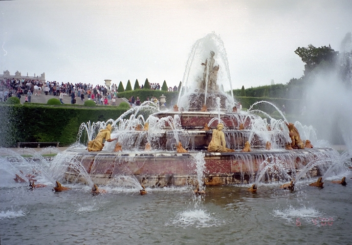 11 Versailles - main fountain.jpg